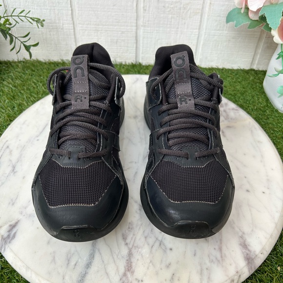 ON RUNNING
Kids The Roger CH Pro Youth Trainers in Black
$126 Sz 3.5Y preowned - Picture 6 of 16